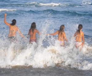 yapboz Denizde yüzme kızlar